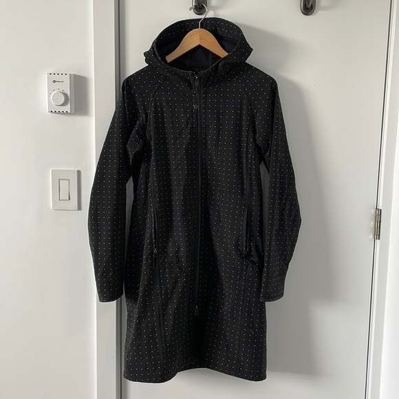 lululemon athletica Jackets & Blazers - Lululemon Rain Jacket